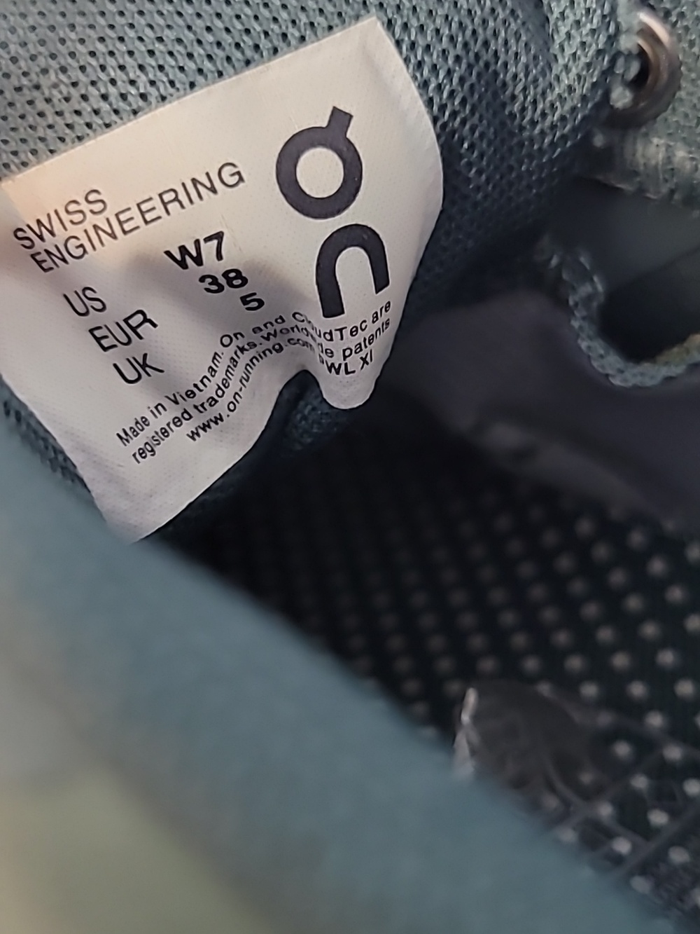 On Running Athletic Shoes - Picture 8 of 9